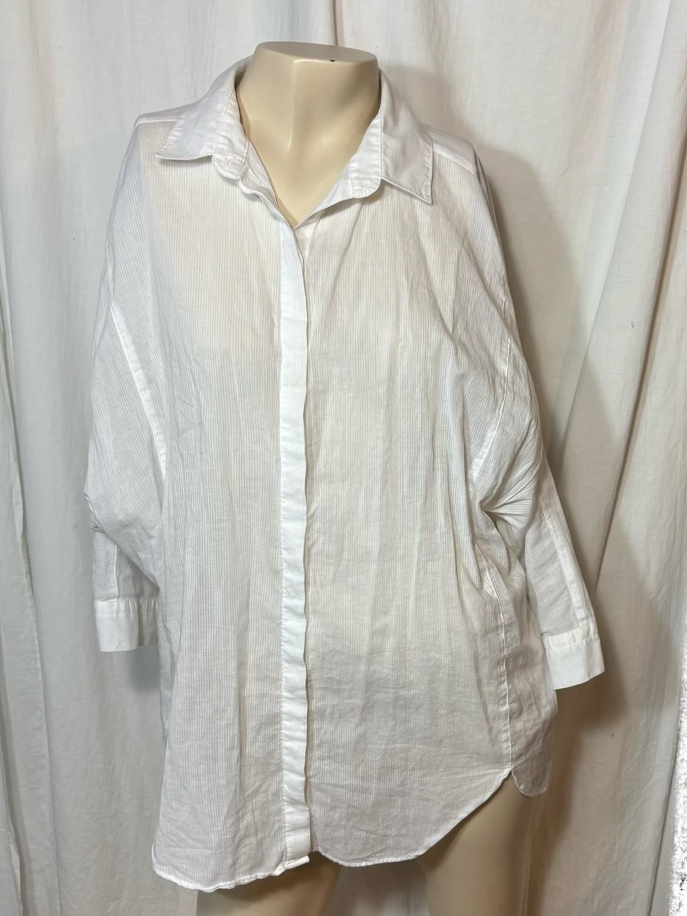 Ann Taylor Loft medium women’s white striped cotton button down softened tee